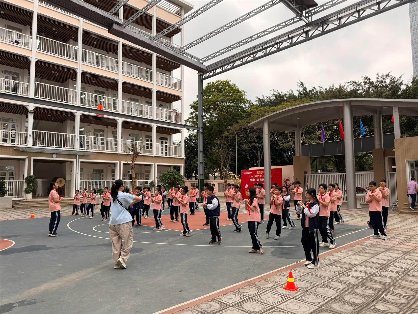 Tổ Văn - Thể - Mỹ trường THCS Thăng Long tổ chức tiết dạy chuyên đề môn GDTC cấp trường học kỳ II