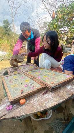 Một ngày làm giấy