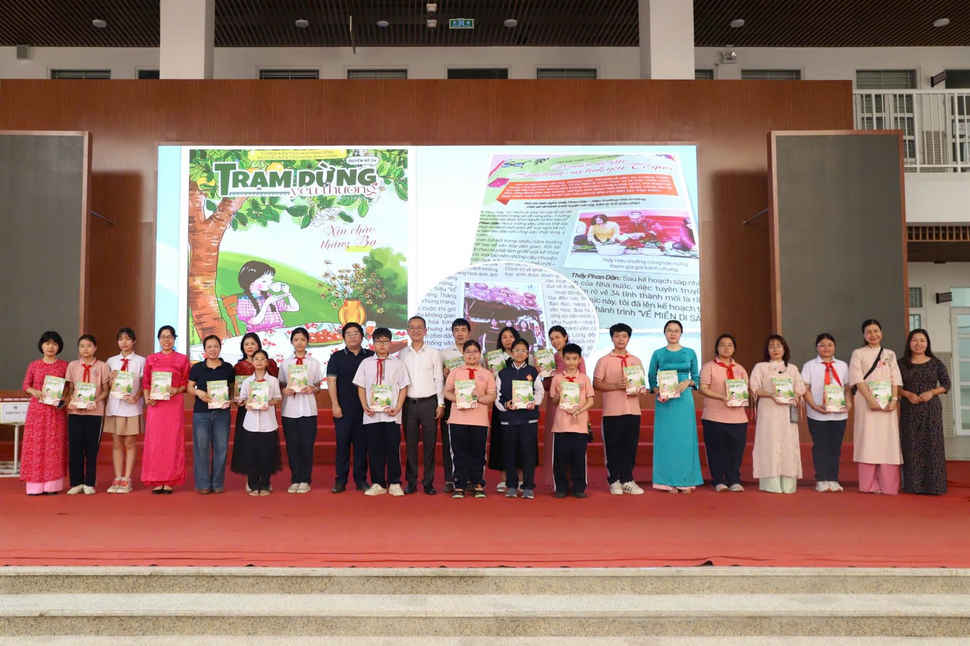 Trạm dừng yêu thương: Món quà tri thức đầy ý nghĩa tại THCS Thăng Long