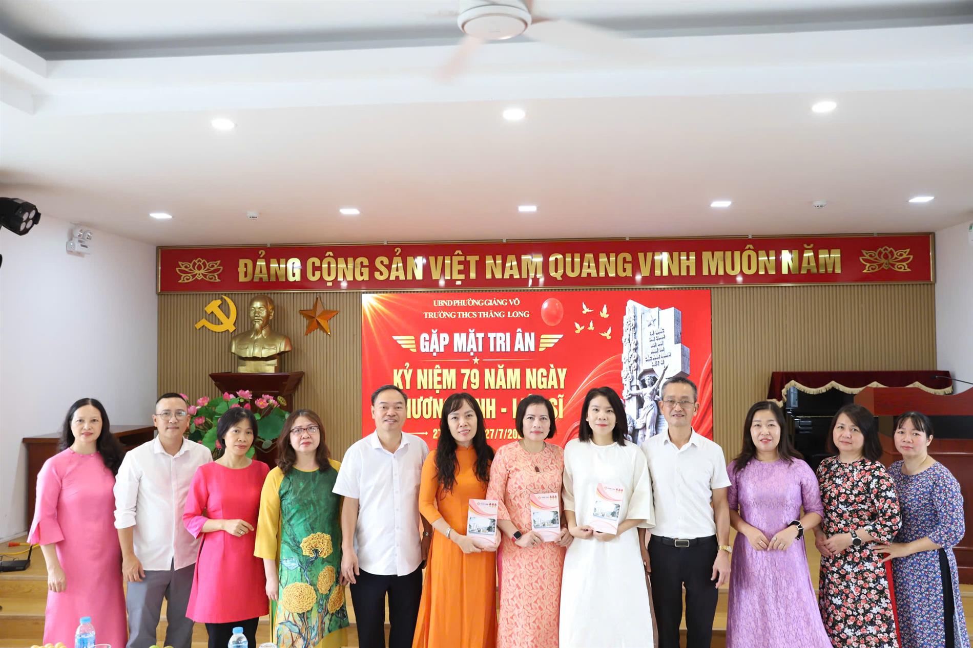 Trường THCS Thăng Long tổ chức gặp mặt tri ân, kỷ niệm 79 năm Ngày Thương binh - Liệt sĩ