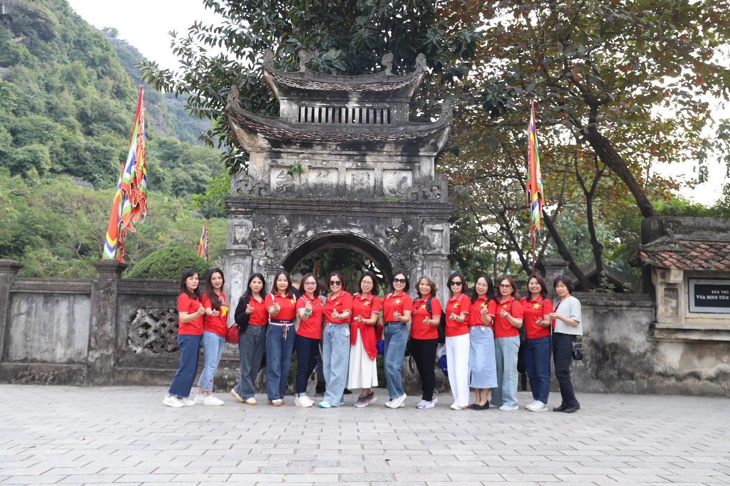 A group of people posing for a photoDescription automatically generated