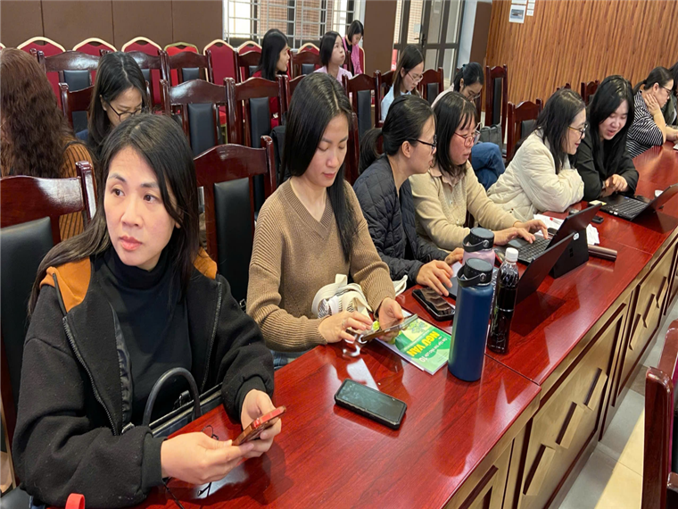 A group of people sitting at a tableAI-generated content may be incorrect.