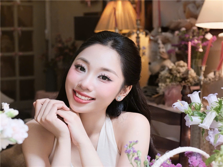 A person smiling at cameraAI-generated content may be incorrect.