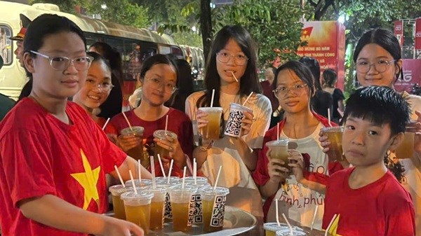Những cốc nước thương yêu của nhóm học sinh Hà Nội