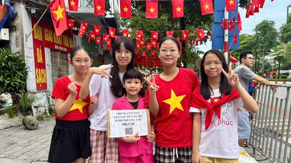 Những bạn trẻ trong nhóm yêu thương. Ảnh: Minh Hạnh