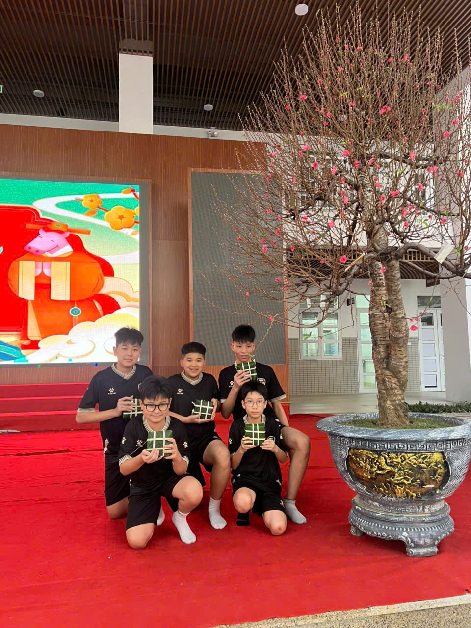 A group of boys posing for a picture

AI-generated content may be incorrect.