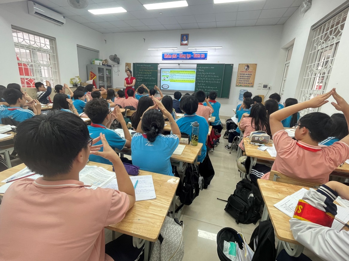 Ảnh có chứa trang phục, người, trong nhà, lớp

Nội dung do AI tạo ra có thể không chính xác.