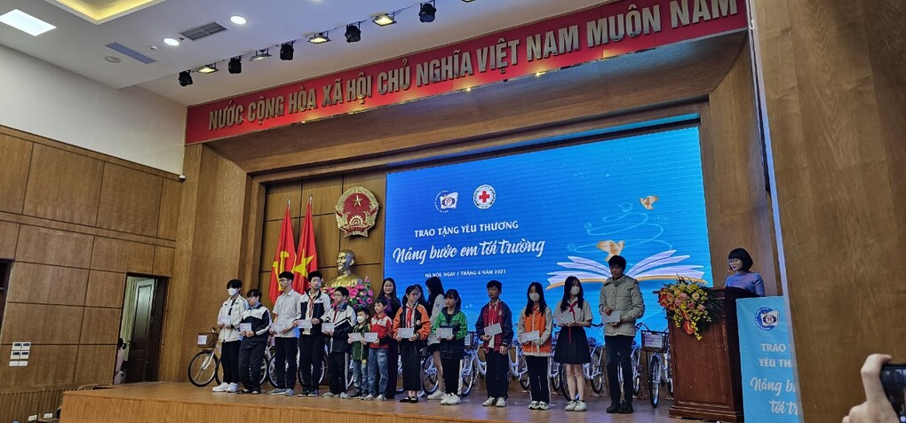 Học bổng “Chắp cánh ước mơ”