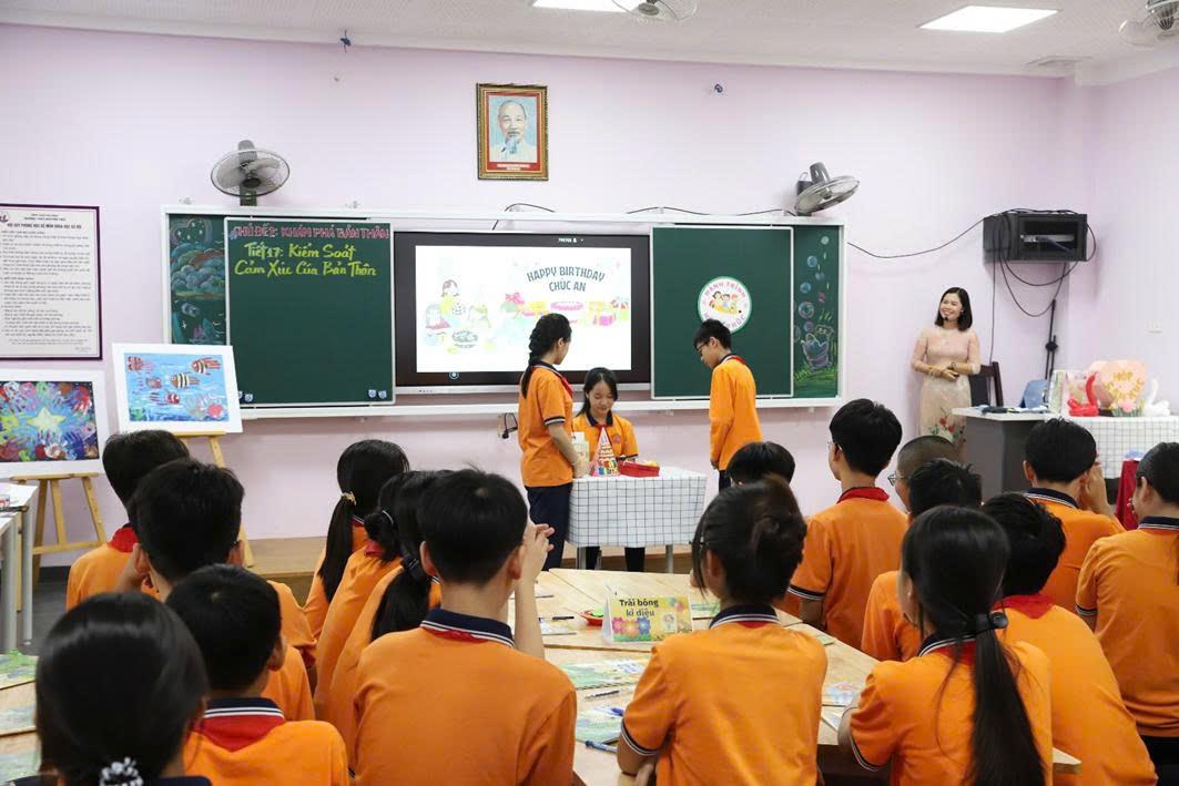 "Hành trình hạnh phúc" trong tiết Hoạt động trải nghiệm của cô giáo Phạm Thị Kim Dung