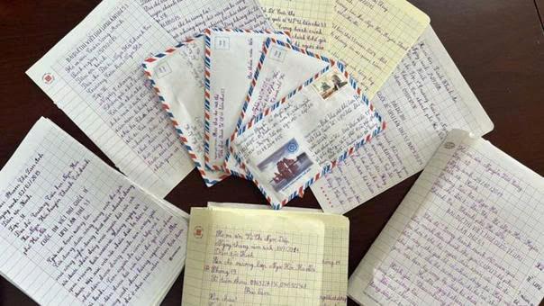 Những vết mực lem và huy chương của sự kiên trì