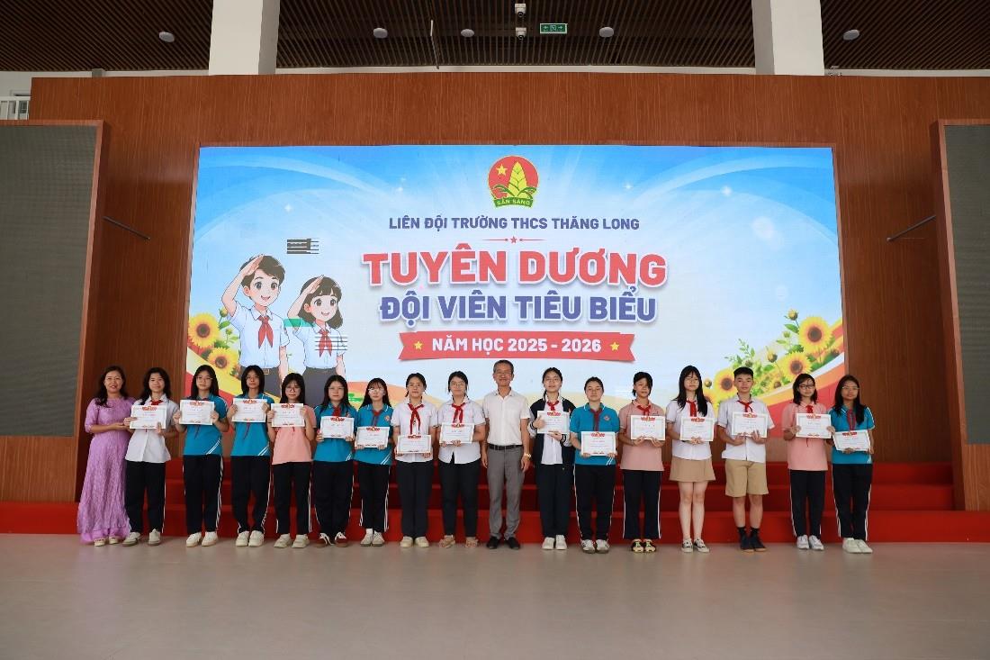 Đội viên Thăng Long lớn lên cùng đất nước